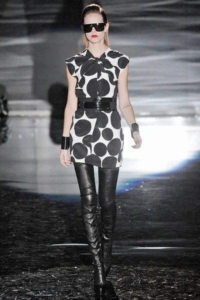 Look 11